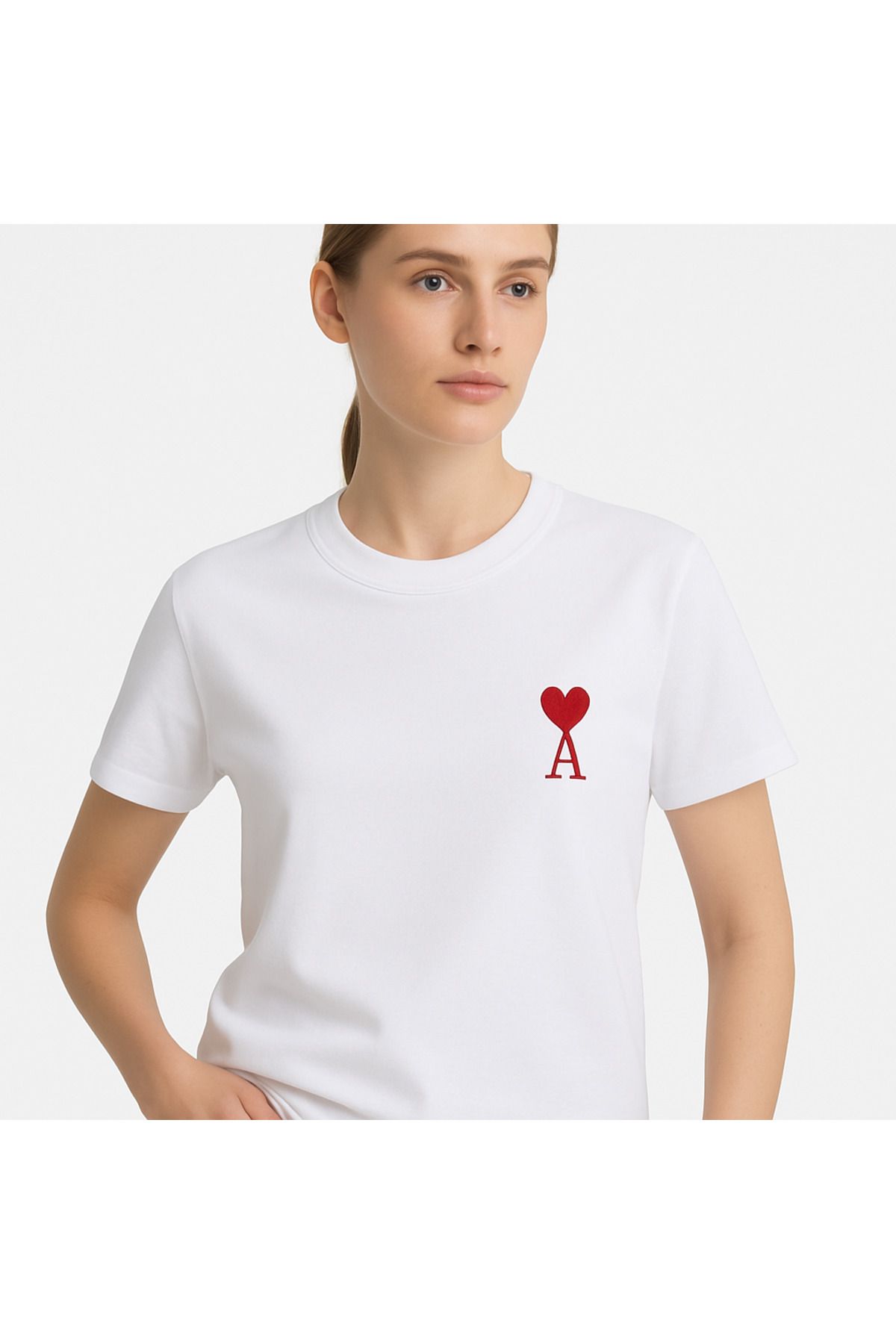 Kadın Beyaz Tişört – Kalp A Nakışlı Oversize T-Shirt